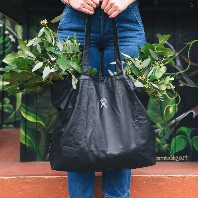 20-l-tag-along-tote-n2 s25_tagalongtote_post_3_1_1_1.jpg