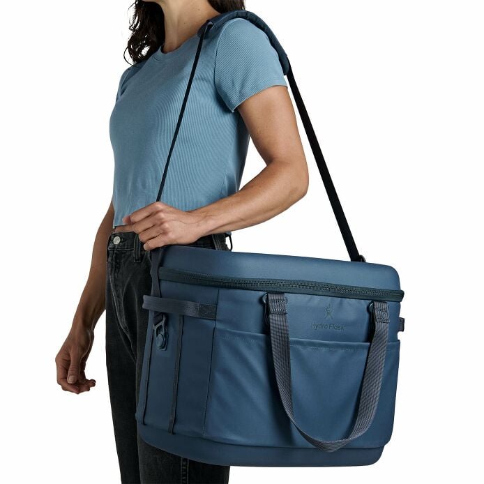 carryouttm-soft-cooler-30-l-c9 250815_hydro_s26_hb_14546_5.jpg