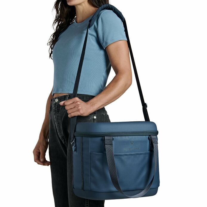 carryouttm-soft-cooler-15-l-b3 250815_hydro_s26_hb_14556_6.jpg