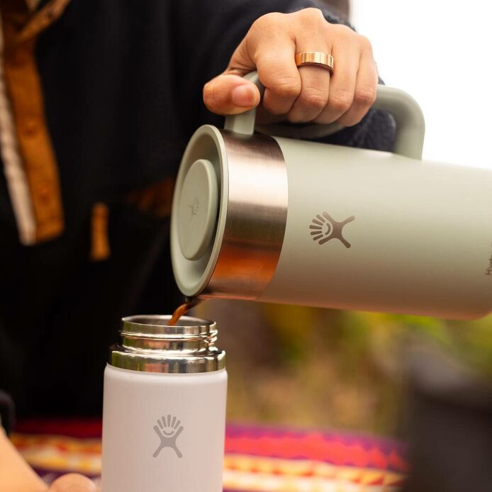 32-oz-insulated-french-press-k4 2706_johnson_s25summertravel_camping_pouring_303a0287_1_.jpg