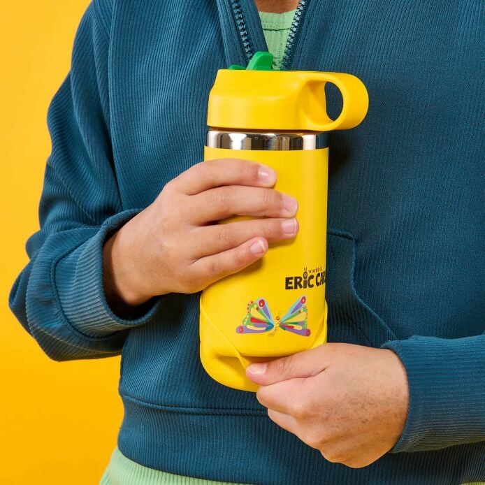 kids-12-oz-bottle-world-of-eric-carletm-y6 7-lifestyle.jpeg