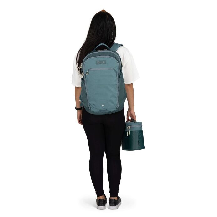 osprey-axis-x-hydro-flask-campus-essentials-bundle-i7 axisxhydroflask_s26_onbody3_cascadeblue_10007249_2.jpg