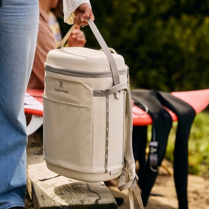 carryouttm-backpack-22-l-o0 hf_carryout_bouwer_d1_l1_torrey_pines_lifestyle_1444_2.jpg