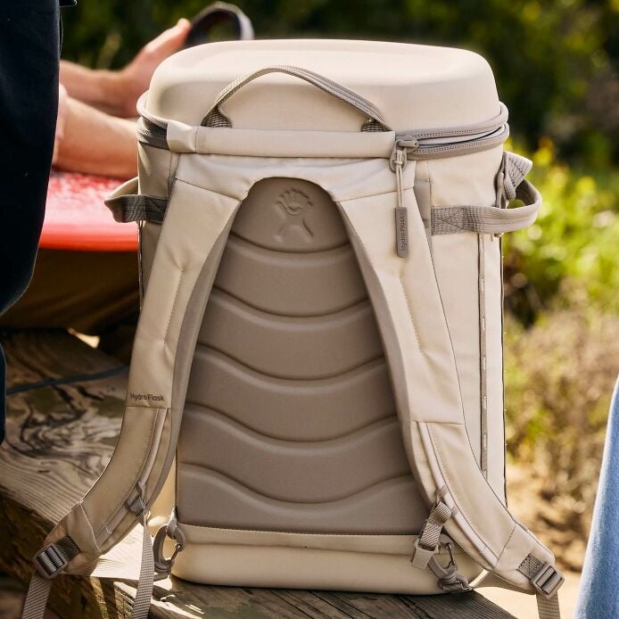 carryouttm-backpack-22-l-o0 hf_carryout_bouwer_d1_l1_torrey_pines_lifestyle_1841_3.jpg