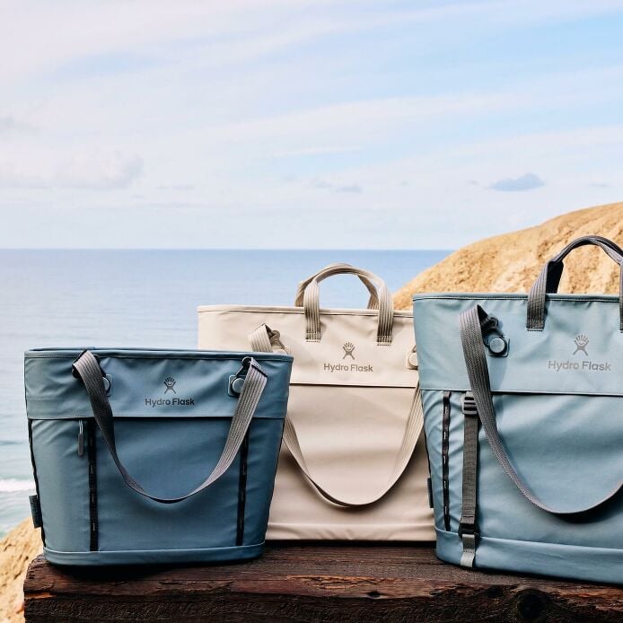 carryouttm-soft-cooler-tote-10-l-y1 hf_carryout_bouwer_d1_l1_torrey_pines_still_life_0055_4.jpg