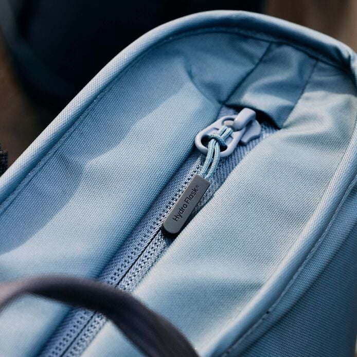 carryouttm-soft-cooler-tote-20-l-l9 hf_carryout_bouwer_d1_l1_torrey_pines_still_life_0112_9.jpg