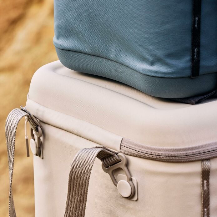 carryouttm-soft-cooler-15-l-b3 hf_carryout_bouwer_d1_l1_torrey_pines_still_life_0381_6.jpg