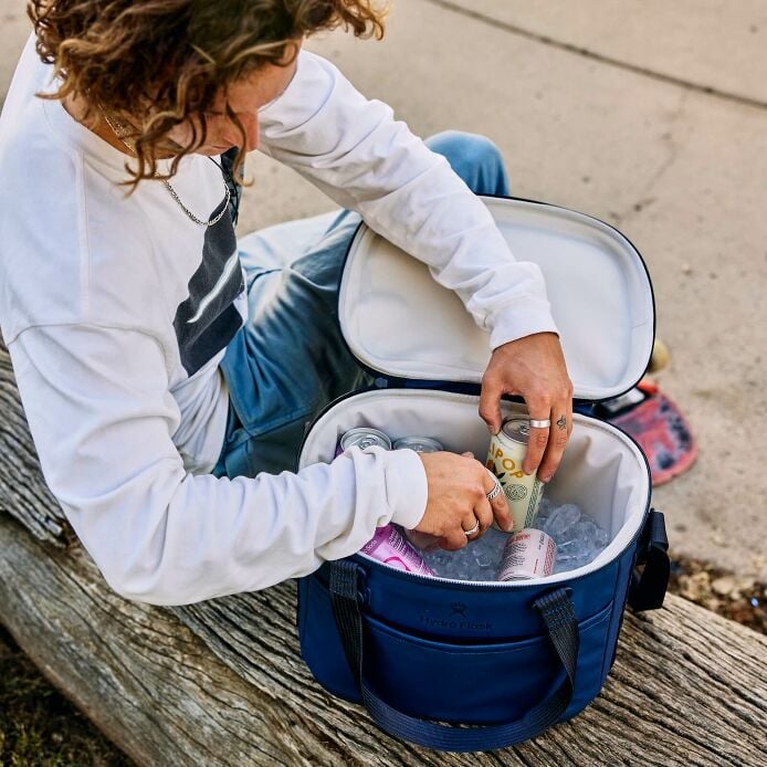 carryouttm-soft-cooler-15-l-b3 hf_carryout_bouwer_d2_l4_skate_park_6209_6.jpg
