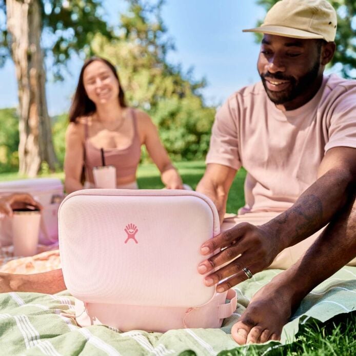 5-l-carry-outtm-lunch-box-q4 hf_s24_trillium_45_1.jpg