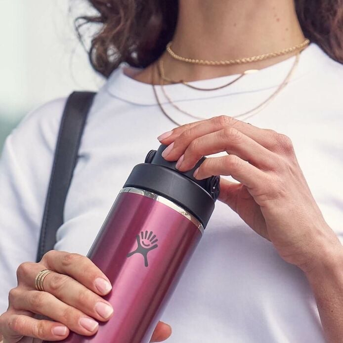 32-oz-lightweight-chug-cap-bottle-s8 hf_s26_lightweight_mcinnis_5123_1_8.jpg