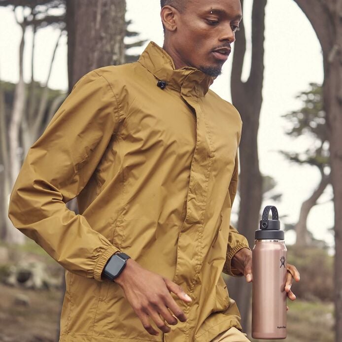 32-oz-lightweight-chug-cap-bottle-s8 hf_s26_lightweight_mcinnis_6206_1_2.jpg