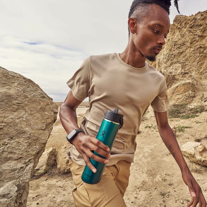 24-oz-lightweight-flex-straw-bottle-n0 hf_s26_lightweight_mcinnis_6828_4.jpg