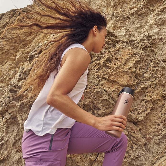 32-oz-lightweight-flex-straw-bottle-x7 hf_s26_lightweight_mcinnis_6946_1_3.jpg
