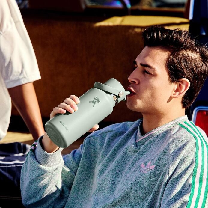 32-oz-wide-mouth-with-flex-straw-cap-m1 s25_tailgating_brouwer_exp-2028-06-01_04-6336_1__5.jpg